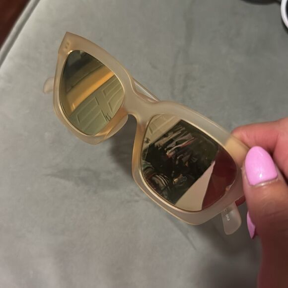 Stylish Yellow / Tan Plastix Glasses - BRAND NEW - Dark Lense - Picture 2 of 4